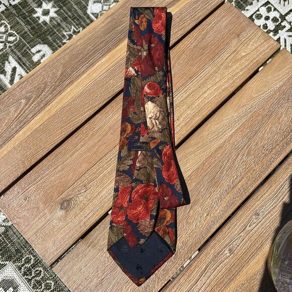 Brooks Brothers men’s 100% silk red green navy Floral Patterned Men's Tie EUC! - Picture 4 of 6